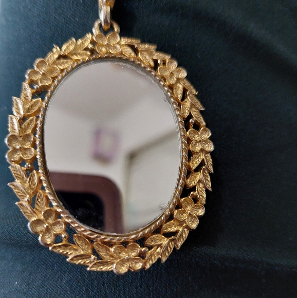 Victorian style double sided rose pendant with mirror - Picture 6 of 7